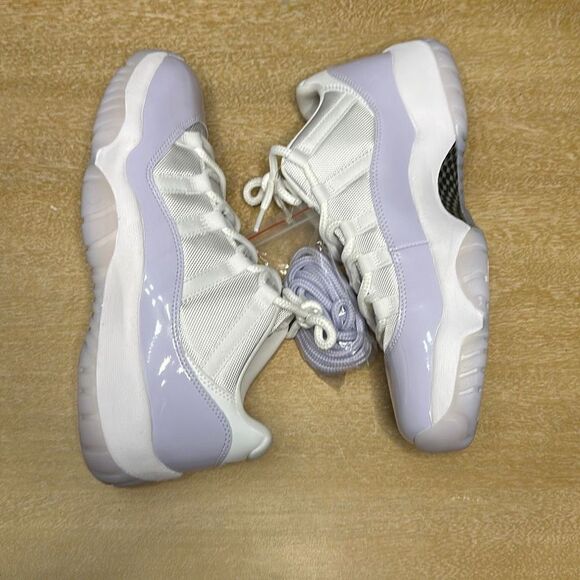 Nike Air Jordan 11 Retro Low - Picture 4 of 8